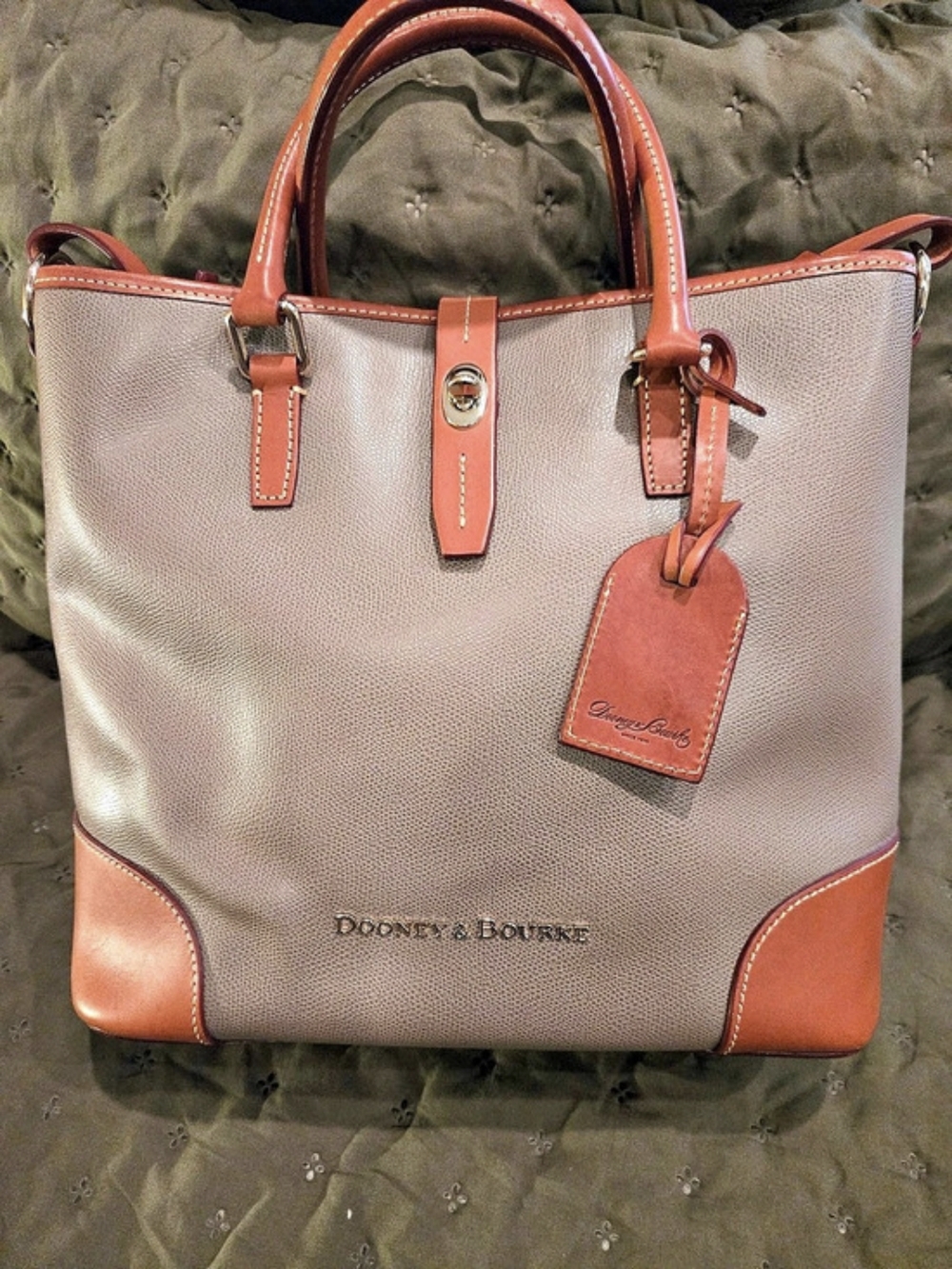 ✨️Dooney & Bourke Shelby Pebble Turnlock Handle Tote 30 Brown & Gray. Like New✨️